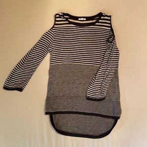 Shoulder cut out sweater